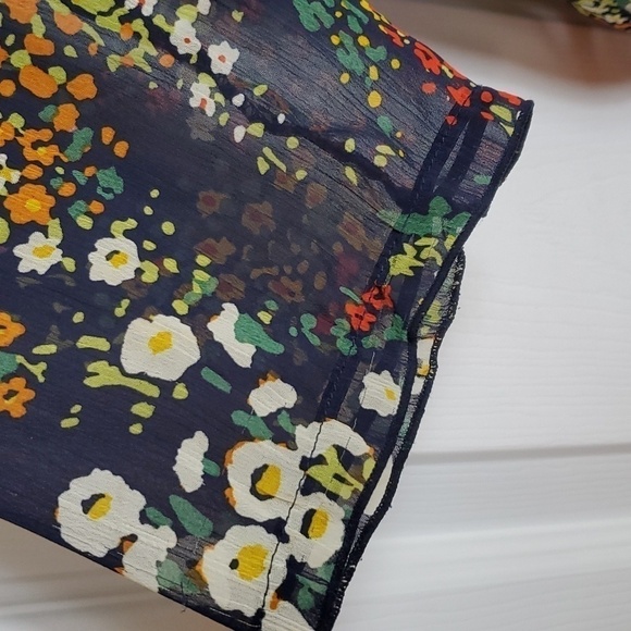 Bluenotes Flowy Peasant Tunic Style Floral Blouse Size Medium - Picture 4 of 12